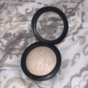 Mac lightscapade mineralized skinfinish